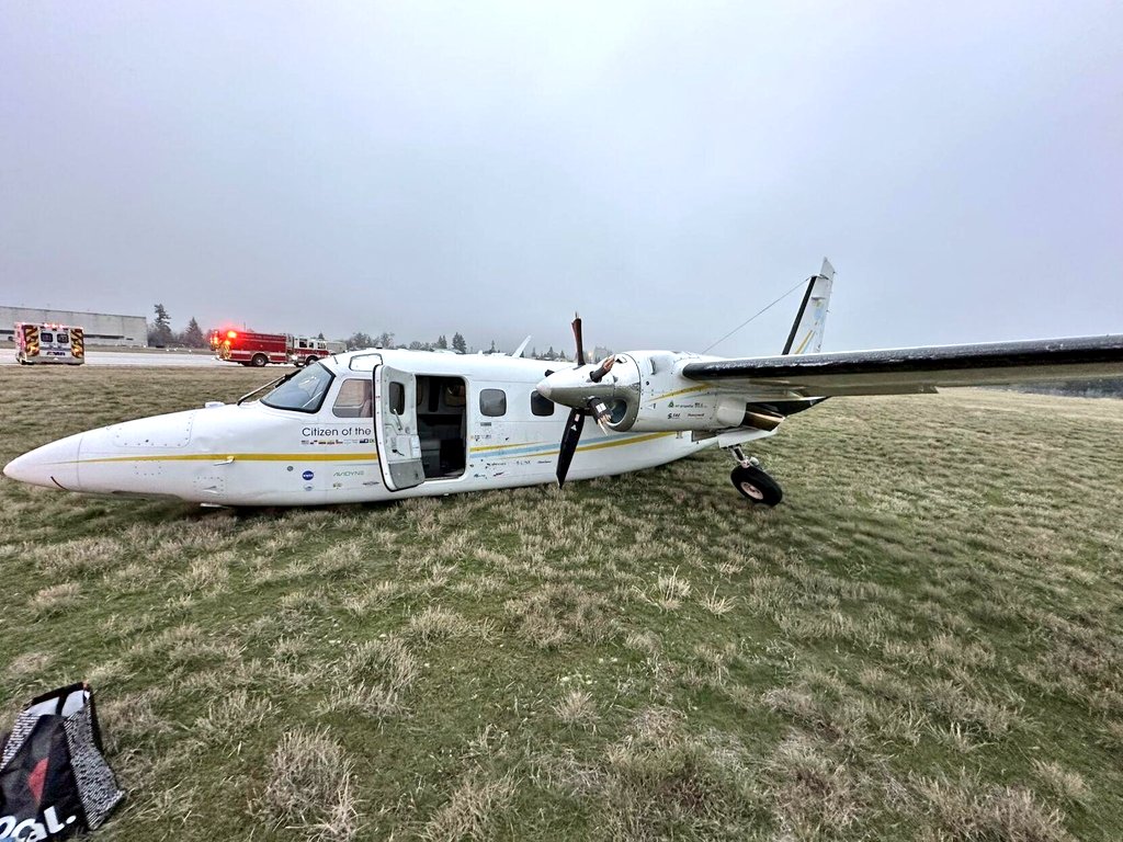 Turbinetraveler's tweet photo. 2 December 2024,an Accident involving a Gulfstream Rockwell #AeroCommander 690D Jetprop 900 (N29GA) during an approach to runway 04L at Felts Field (SFF/KSFF) in #Spokane, #Washington, #USA 🇺🇸. The aircraft landed short of the runway. The pilot, who was the only person onboard, was not injured.
Flightradar24 video captured the moments leading up to the crash. The aircraft's final recorded altitude was 1,500 feet, with a groundspeed of 87 knots on approach.