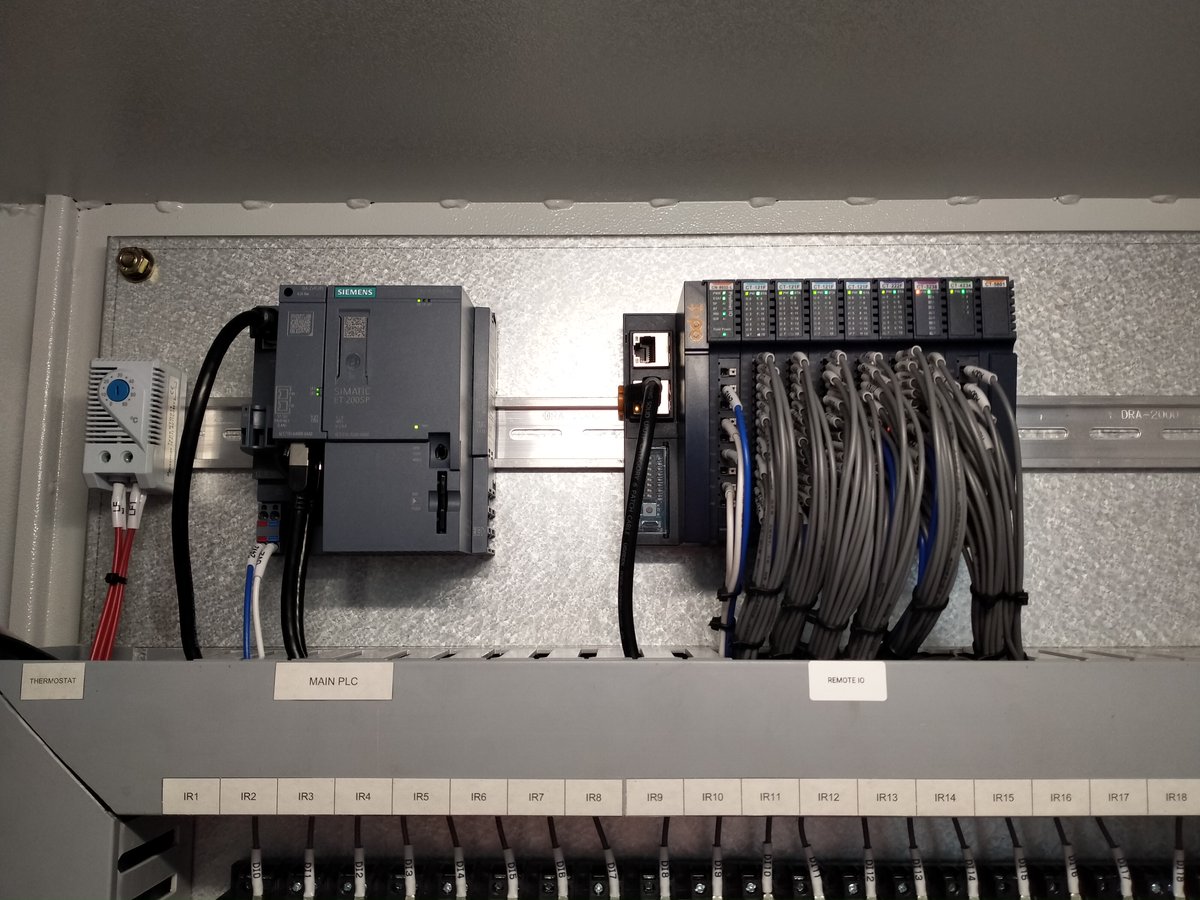 Odotautomation's tweet image. 🌴 Empowering Palm Oil Production in Southeast Asia! ODOT’s Profinet IO system has successfully boosted efficiency at a Malaysian palm oil facility.

💡 Explore the full solution here: bit.ly/49lYbFN #ODOTAutomation #ProfinetIO #PalmOilProduction #Automation
