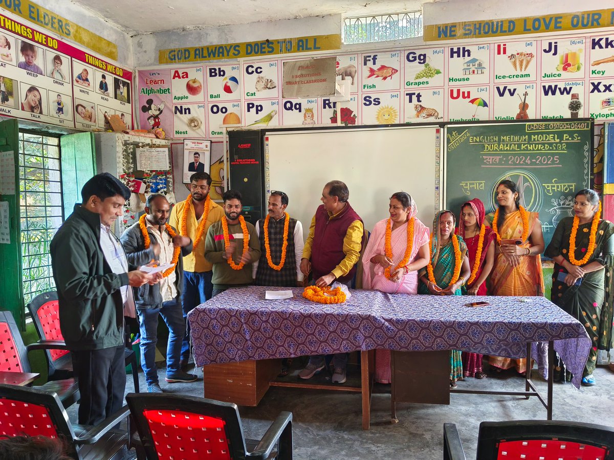 Kamlesh_SBR's tweet photo. #UP64 : #SONBHADRA
आज पूर्व निर्धारित सूचना व समय पर प्रा0वि0 दुरावलखुर्द घोरावल,सोनभद्र स्कूल प्रबंध समिति का चुनाव सकुशल संपन्न हुआ।
आज ही उन्हें शपथ ग्रहण कराते हुए कर्तव्य व दायित्वबोध से परिचित कराया गया।
@BsaSonbhadra https://t.co/YDOQGhs9hM