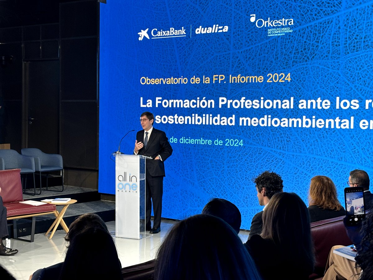 CABK_Dualiza's tweet photo. 🌿Nuestro presidente, José Ignacio Goirigolzarri, cierra la jornada destacando el impacto de la formación profesional en la transición verde
Gracias por acompañarnos 💙
#InformeAnualFP https://t.co/1XCryZeXgh