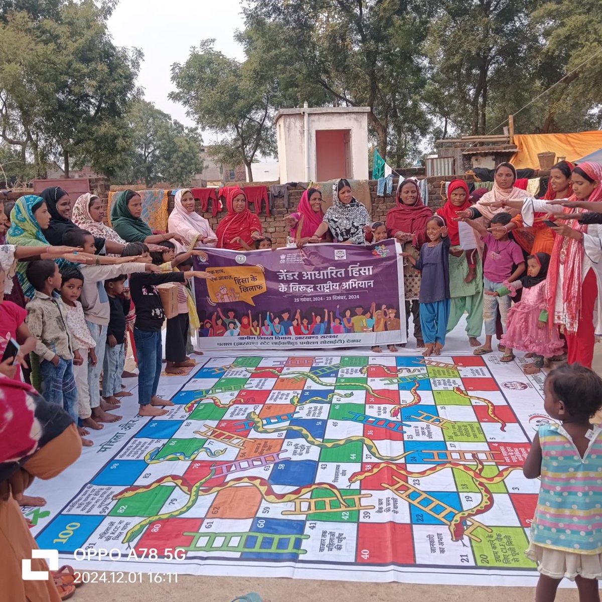 As part of the Nayi Chetna 2024 Gender Campaign, the Jharkhand State Livelihood Promotion Society introduced an innovative snakes-and-ladders game to raise awareness about gender discrimination and violence. The game highlighted six key themes: the life cycle of gender