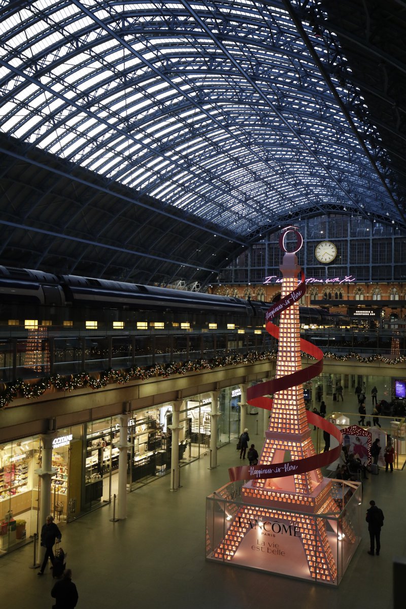 Throwback to the stunning Lancôme Eiffel Tower
Christmas Tree we brought to life at St. Pancras International in London! Standing 11 meters tall and featured over 1,400 bottles of La Vie Est Belle perfume, a mesmerising light show every hour and a pop-up shop!