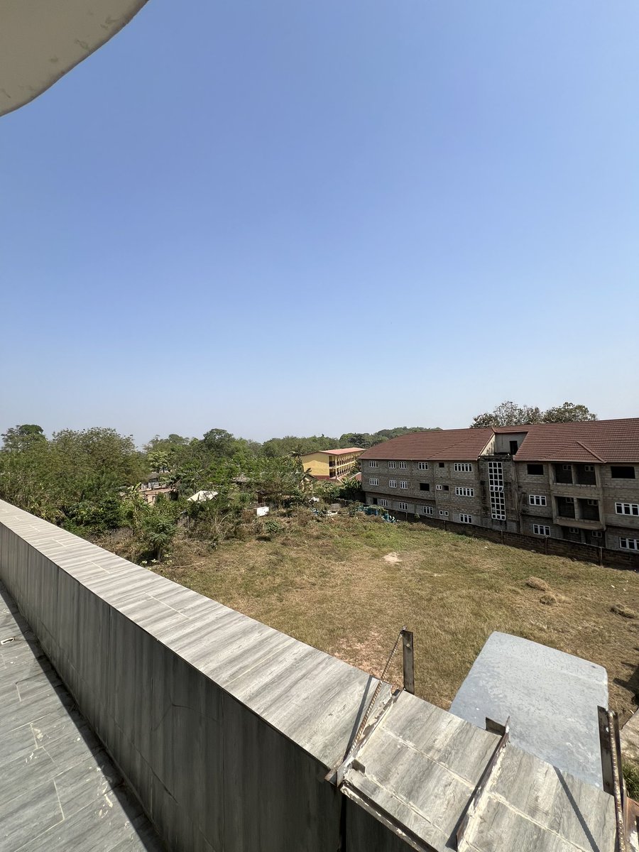 padreeben's tweet photo. See my beautiful hotel room Vs the view outside 😭 https://t.co/sRk9LNdcUp