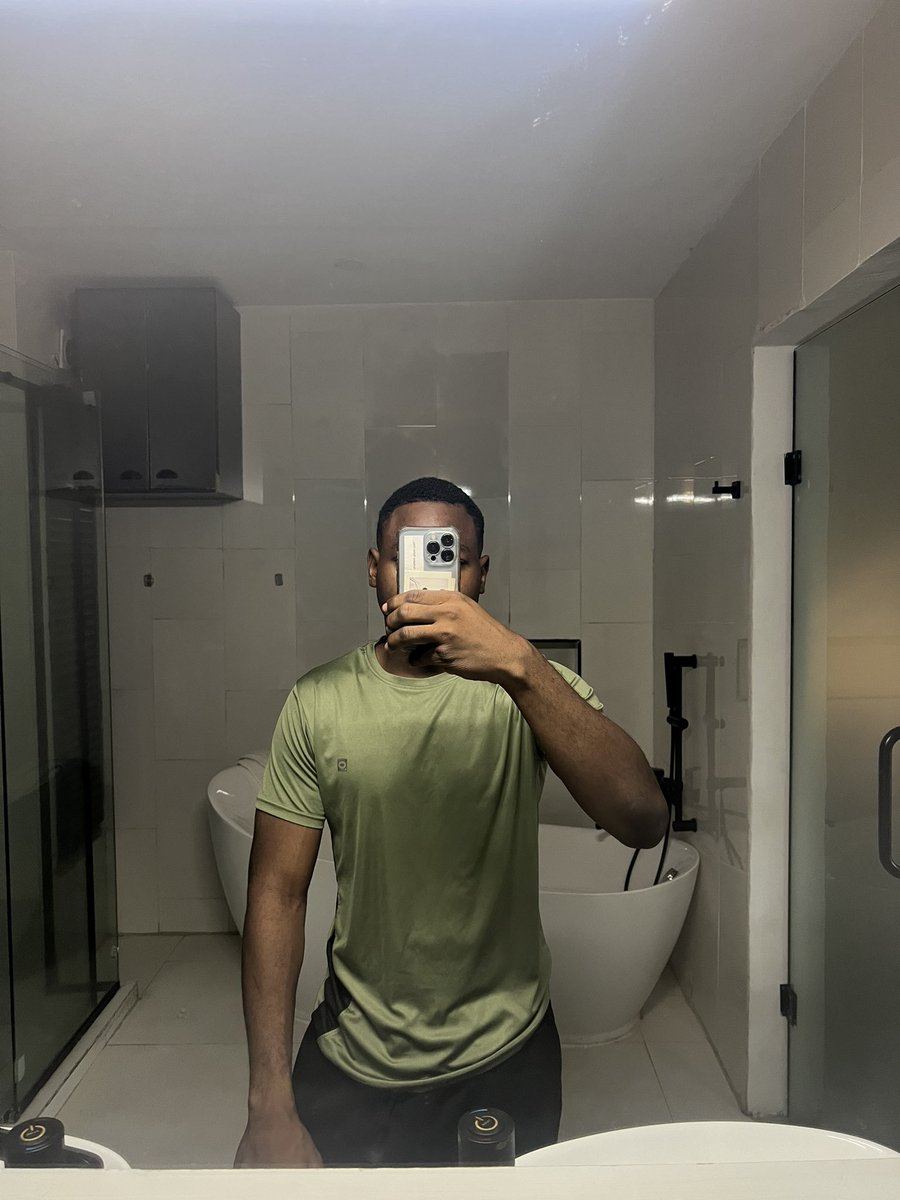 padreeben's tweet photo. See my beautiful hotel room Vs the view outside 😭 https://t.co/sRk9LNdcUp