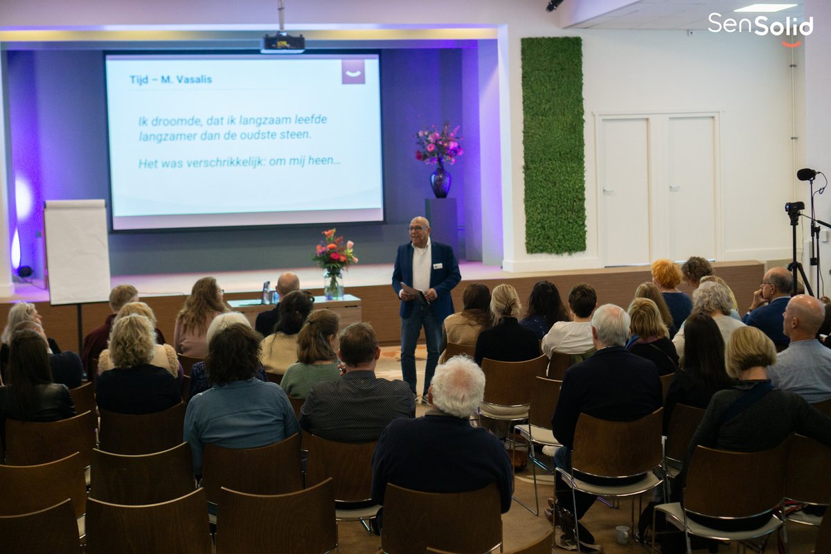 sensolidnlp's tweet image. Afgelopen weekend verzorgden Karel en team een uitgebreide masterclass over Time Line Therapy® op het najaarscongres van de NVNLP! Zowel in de ochtend- als middagsessie hebben we de kracht van deze bijzondere methode onderzocht en ervaren. 🎓

#TimeLineTherapy #PersoonlijkeGroei