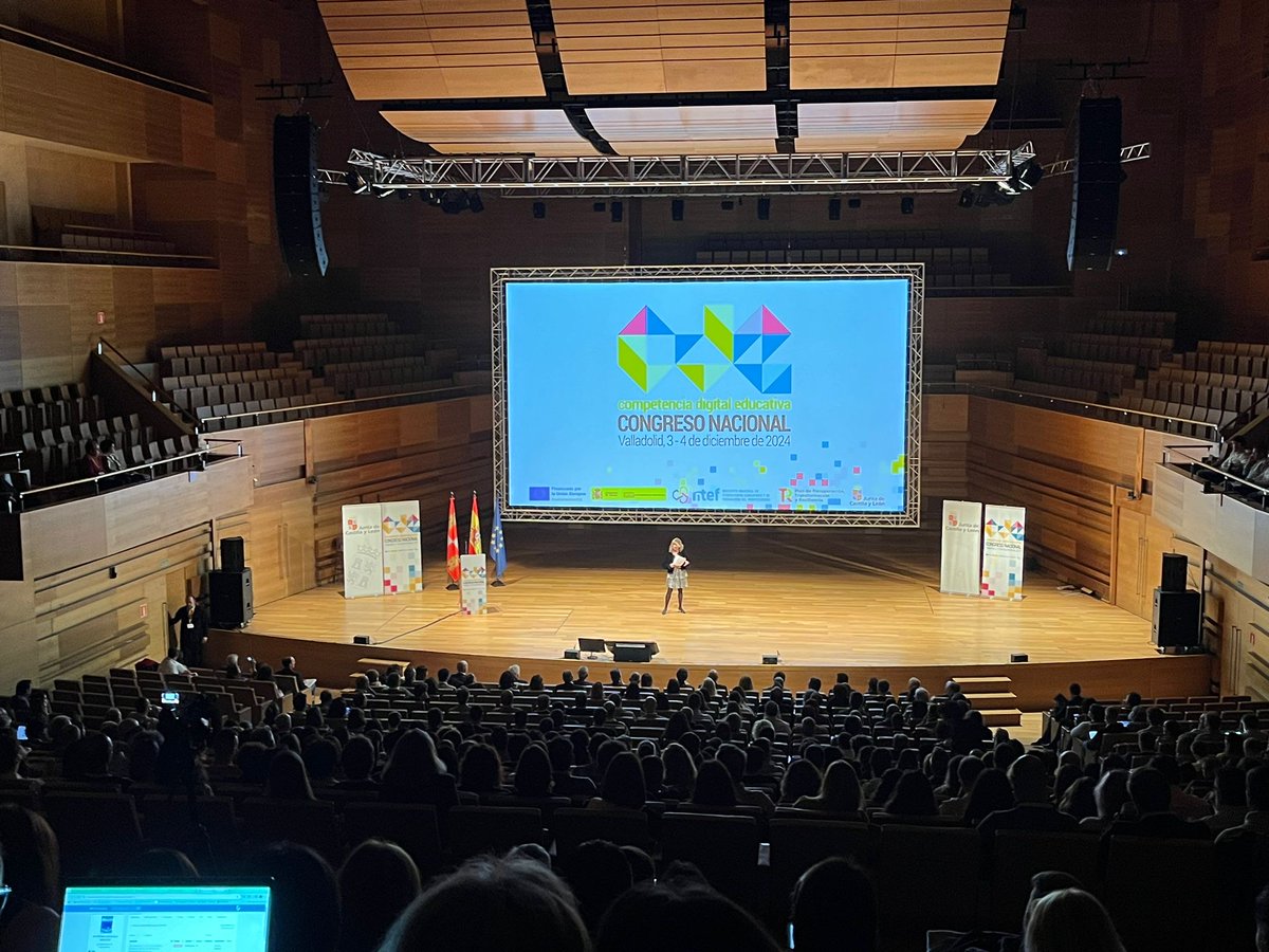 Esta semana el decano de la Facultad de Ciencias de la #Educación,<a href="/jesusealbertos/">Jesus E. Albertos</a>, asiste al congreso de <a href="/educaINTEF/">Educación INTEF</a>, que tiene como tema principal la competencia digital educativa. Este foro reúne a cientos de educadores para compartir prácticas exitosas y abordar el bienestar