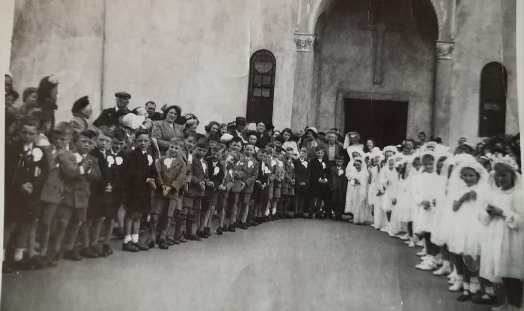 KillesterEstate's tweet image. If you have family photographs or stories to share from the Killester Garden Village please share them below.

Thank you to Michael Edwards for sending these in. 📸

#KillesterGardenVillage #TheDemesne #MiddleThird #Abbeyfield #TheOrchard