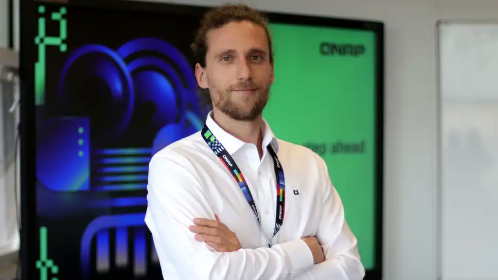 Charlamos con Adrián Groba, country manager de <a href="/QNAPEspana/">QNAP (ES)</a> en Iberia, quien analiza el mundo del dato, su disponibilidad y todo lo relacionado con su propiedad y de qué manera el #canal le saca partido gracias a los servicios. 

Así nos lo cuenta.
bit.ly/3ZeAjzv