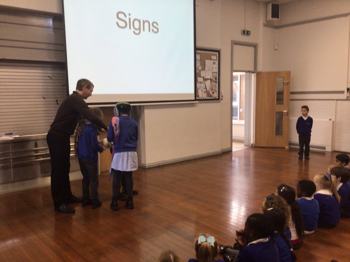 DeltaMerseyYr3's tweet photo. Thank you to Rev. Dave for delivering our assembly this morning 😁 @DeltaMersey #MPAPersonalDevelopment https://t.co/7Umq7Hi1Ur