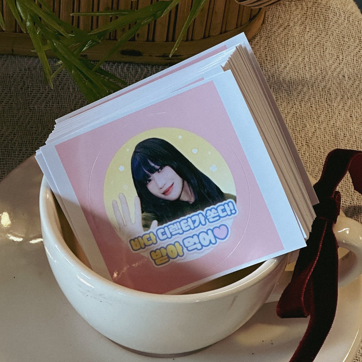 BDsyoungestday's tweet photo. 프로젝트7과 호랑이 디렉터 바다를 응원하기 위해 커피차를 준비했습니다.. 춥지만 둥글둥글 따뜻한 겨울이 되길 바라며 바다안아 ! ! 🧣❄️🤍

#추워진다_안아죠_커피차로가자
#왜이렇게안먹냐_고집이야뭐야 https://t.co/Sabz1nBMlp