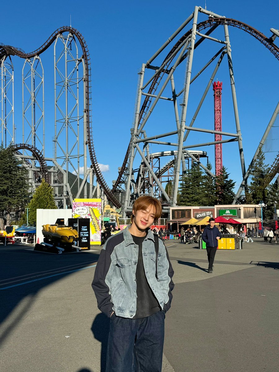 CwrNew's tweet photo. My home!! 🎢 🎠 https://t.co/iBpJhLSv8K