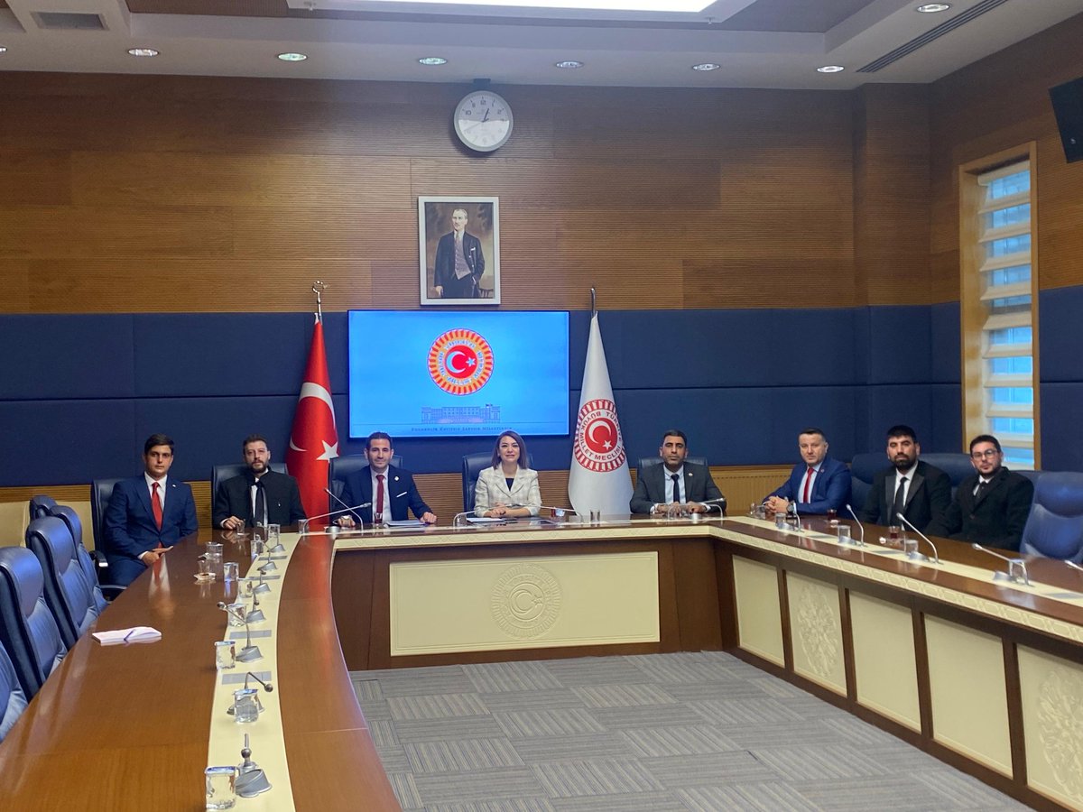 Yardımcı Hizmetler Sınıfı Eğitim Sendikası (@yhsegitimsen) on Twitter photo <a href="/herkesicinCHP/">CHP 🇹🇷</a> Genel Başkan Yardımcısı Ankara Milletvekili Sayın <a href="/gamzetascier/">Gamze ŞENGEL TAŞCIER</a> hanım ile @YhsEgitimSen Genel Başkanı <a href="/Olcay_Celik/">Olcay Çelik</a> ve yönetim kurulu üyeleri #TBMM 'de #YardımcıHizmetlerSınıfı adına toplantı gerçekleştirmiştir. #yhs personelleri adına teşekkür ederiz <a href="/herkesicinCHP/">CHP 🇹🇷</a> Genel Başkan Yardımcısı Ankara Milletvekili Sayın <a href="/gamzetascier/">Gamze ŞENGEL TAŞCIER</a> hanım ile @YhsEgitimSen Genel Başkanı <a href="/Olcay_Celik/">Olcay Çelik</a> ve yönetim kurulu üyeleri #TBMM 'de #YardımcıHizmetlerSınıfı adına toplantı gerçekleştirmiştir. #yhs personelleri adına teşekkür ederiz