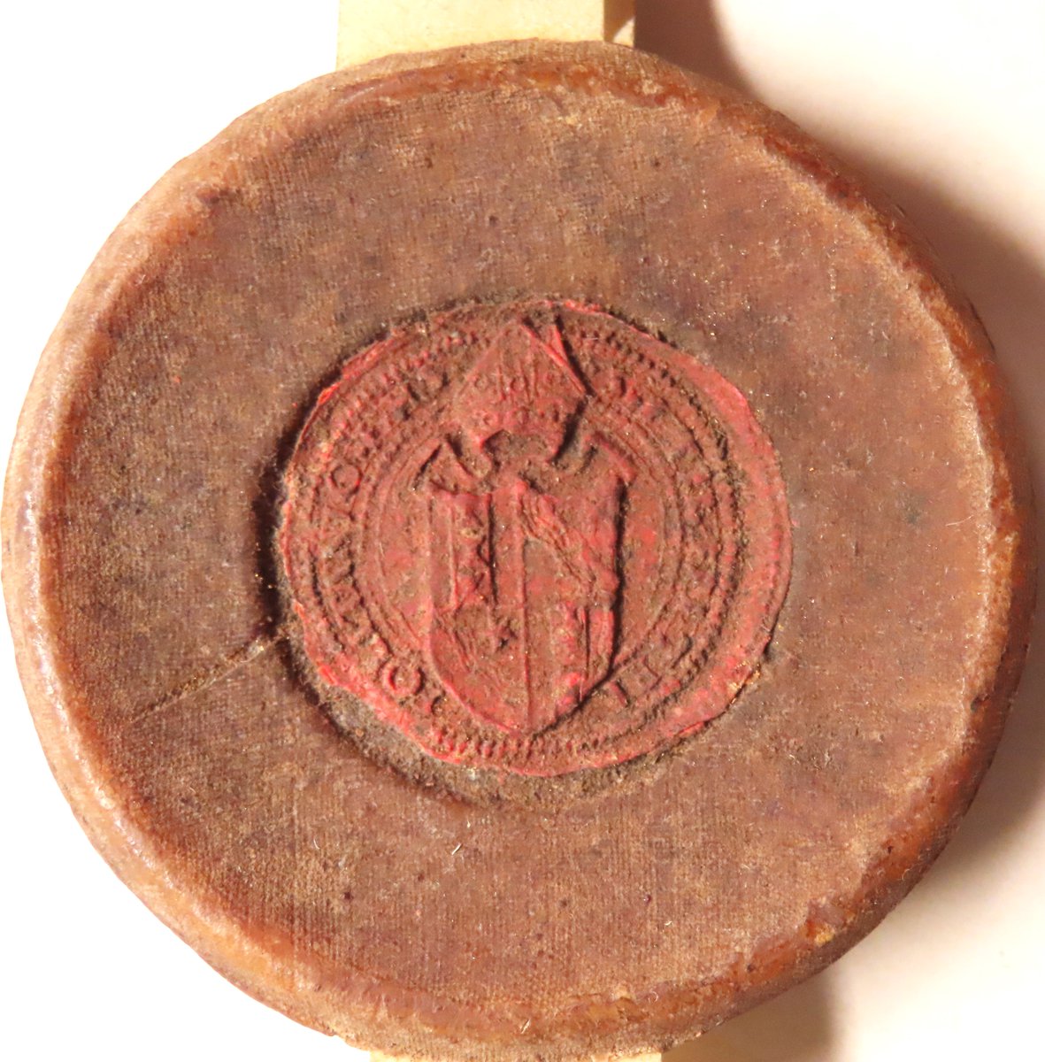 Un sceau d’évêque de Tripoli pour #LeSceauDuMardi. Ce sceau de Tilmann Limberger a été découvert à #Mulhouse, mais on a des doutes qu’il était vraiment à Tripoli comme il était également évêque auxiliaire à Bâle. En tout cas, le sceau est magnifique ! 🤩

sigilla.irht.cnrs.fr/226893