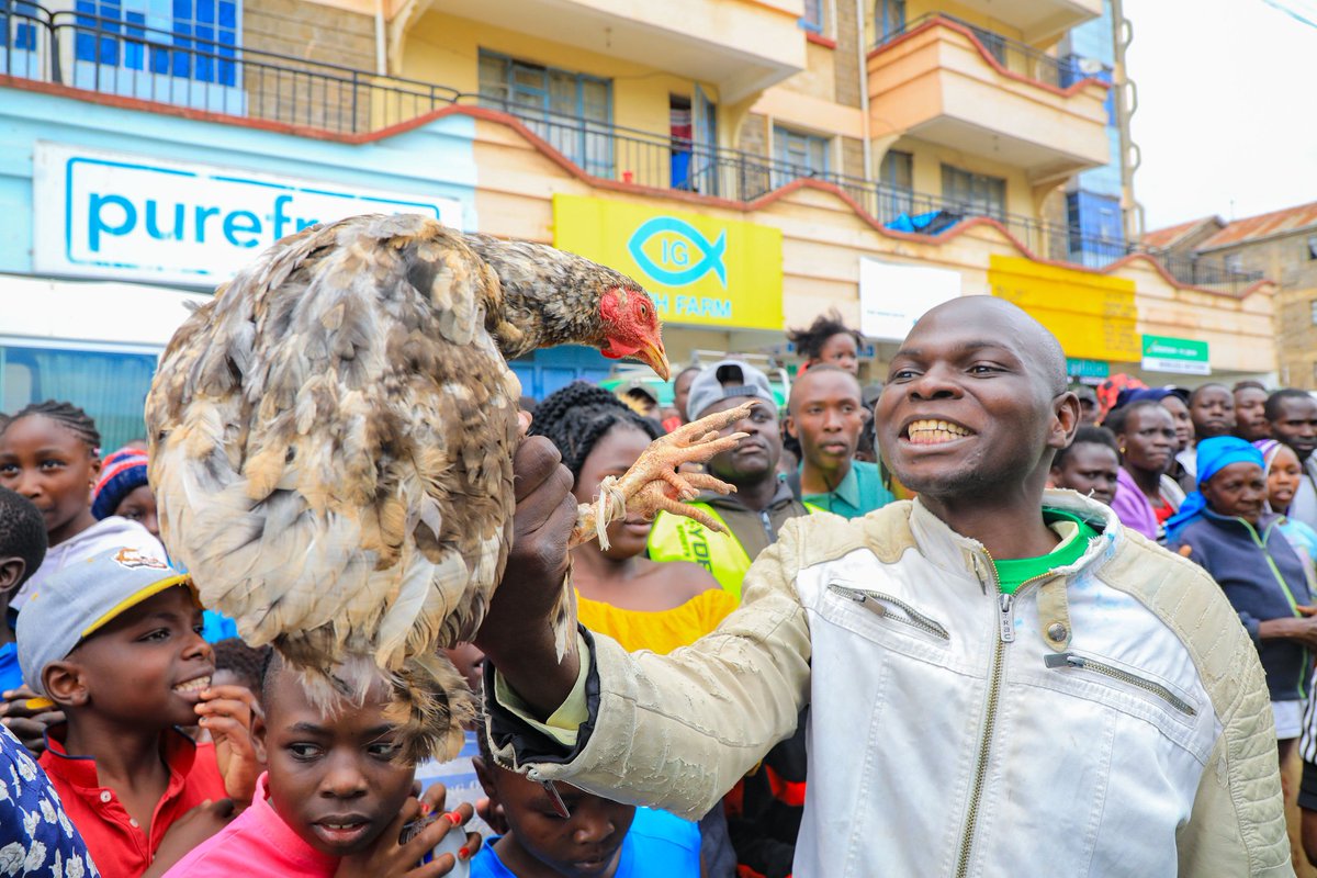 KibetDominic5's tweet photo. Watu wa Kanairo mko ready? Safaricom's #SambazaFurahaNaSafaricom caravan inakuja kwenu hii week! Tarajia live music na zawadi kibao kama mbuzi, kuku, credo na food hampers!
.@_mwendiadenis and .@lilacmwesh what prize would you like to win from .@SafaricomPLC caravan? https://t.co/bHiigaSZac