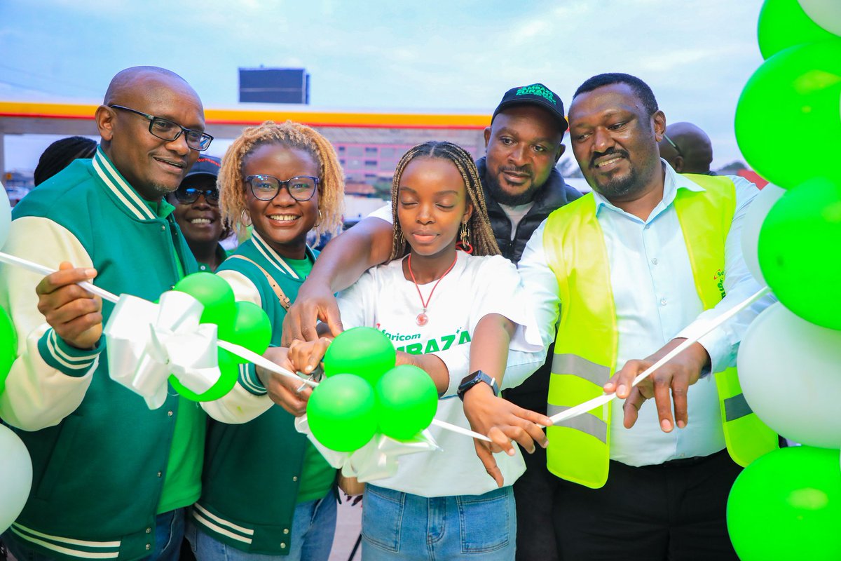 KibetDominic5's tweet photo. Watu wa Kanairo mko ready? Safaricom's #SambazaFurahaNaSafaricom caravan inakuja kwenu hii week! Tarajia live music na zawadi kibao kama mbuzi, kuku, credo na food hampers!
.@_mwendiadenis and .@lilacmwesh what prize would you like to win from .@SafaricomPLC caravan? https://t.co/bHiigaSZac