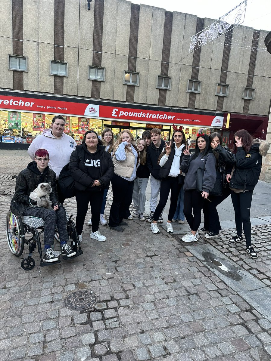 DAY 8 of 16 Days of Activism‼️ 
Our Young and Equally Safe group met to evaluate the Youth Assembly and then had a well deserved treat- ice skating &amp; wrapping to help out our Promise Champs with the present drive #16daysofactivism #youngandequallysafeinrenfrewshire