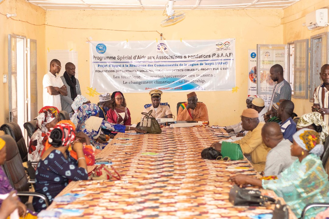 psaafml's tweet photo. #RACIDE_Mali, avec le soutien de #PSAAF, a formé 50 participants à la gestion des conflits, au changement climatique et au leadership à #Mopti.
Ensemble, on renforce la paix et la cohésion sociale. 💪
#PAREC #GestionDeConflits #Leadership #ChangementClimatique @Poulodebo @UNICEF https://t.co/P0ccH4UjTj