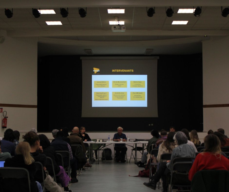 Retour en #images de la conférence "Personnes déplacées, réfugiés &amp; climat : enjeux humanitaires" 
Cette demi-journée a permis d'explorer les enjeux des déplacements de population, leur lien avec le climat &amp;   l'impact sur la réponse humanitaire.
Un grand merci aux participants !