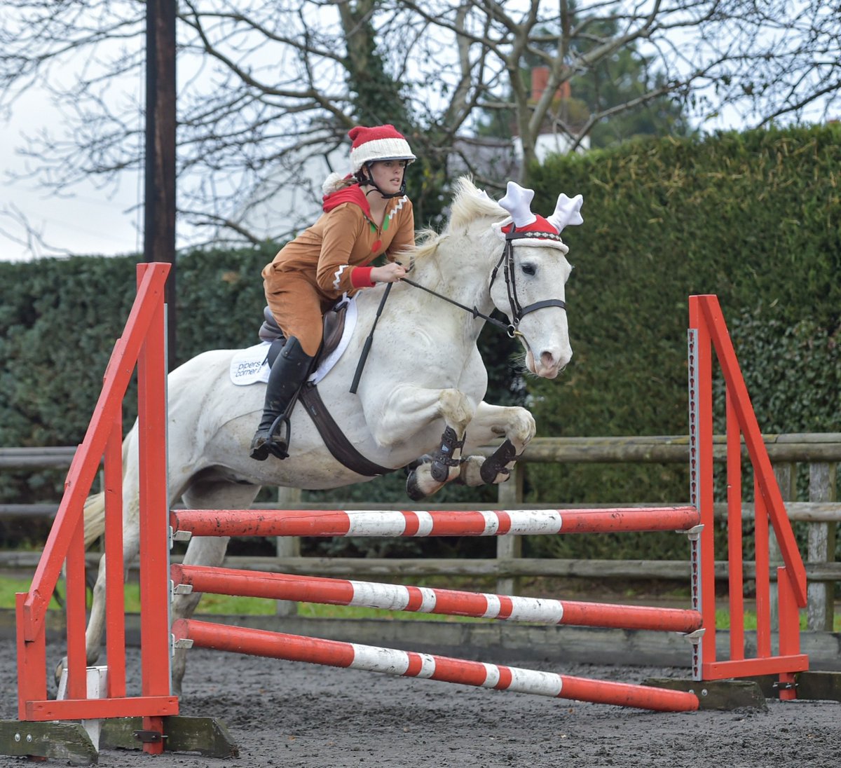PCSEquestrian's tweet image. Well done Bea for finishing 4th in the BS JFS 90cm class at Snowball on Sunday. We love the festive outfit! #PipersSenior #PipersSport #PipersFuture