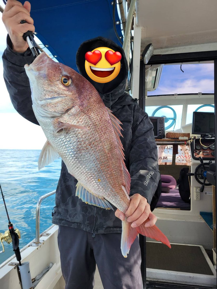 HARU44532044's tweet photo. 軽めのヘッドが釣果が良いとYouTubeで観たけど、今日は周りの友人より20g軽いヘッドを使用したら釣果が1番良かった🍀🆗
もう少し検証すり価値有り🎵🤔 https://t.co/MS9wUUYWhL