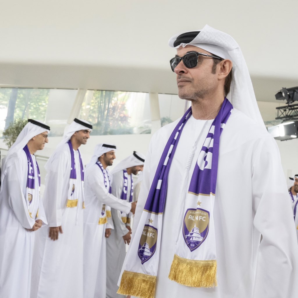والعين ما تزهى الا بـ هزاع💜