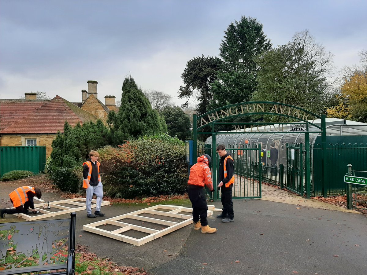 Tim Chisholm LCGI FIOC #CarpentryStudents tweet media