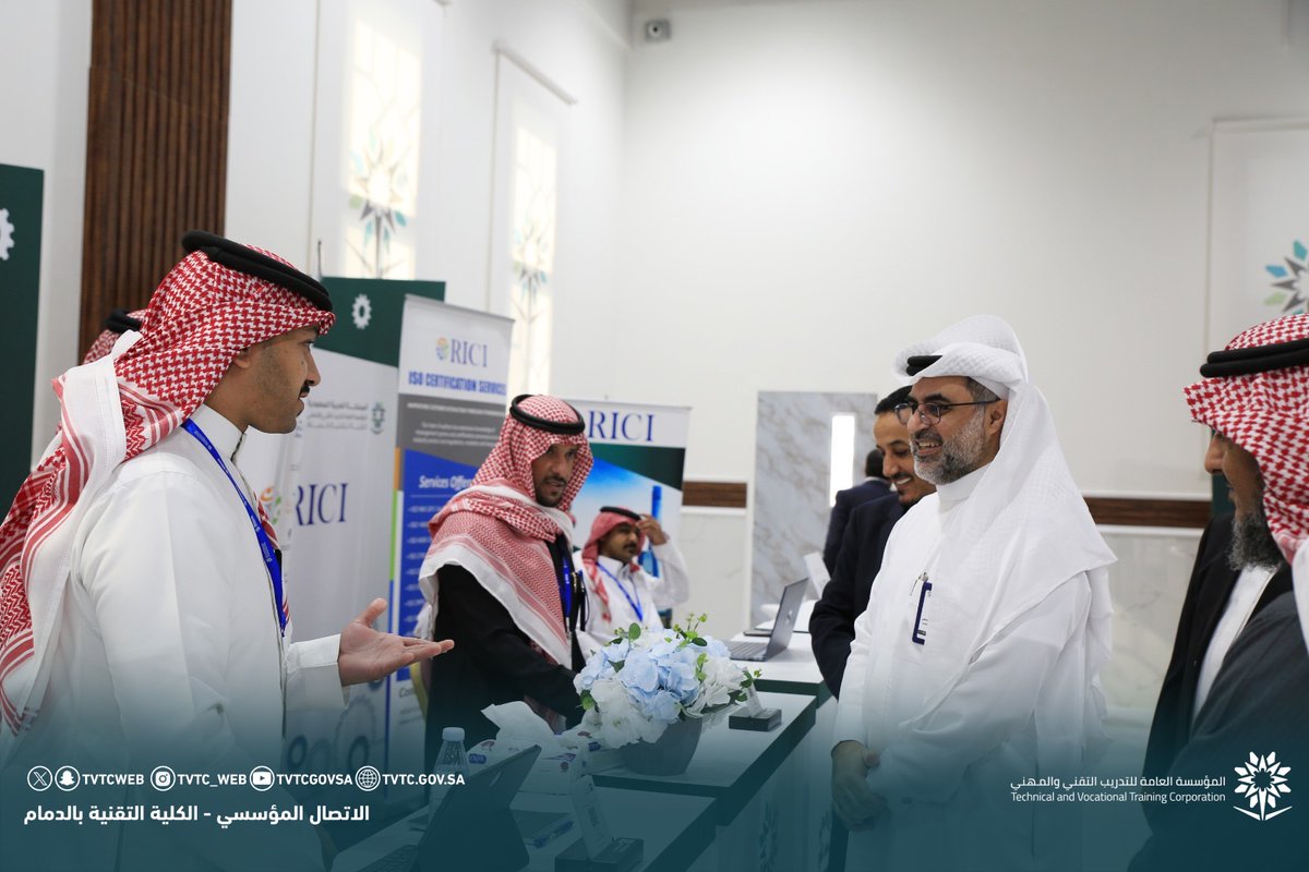 tvtc_g_dammam's tweet photo. تحت رعاية مدير عام ⁧#تقني_الشرقية⁩، نظّمت الكلية التقنية بالدمام ملتقى التوظيف الأول لخريجيها مستمراً حتى غدٍ الأربعاء من 9 صباحاً إلى 1:30 ظهراً، بهدف توفير فرص وظيفية وتعزيز دور الكلية في تمكين الكفاءات الوطنية وتلبية احتياجات سوق العمل.

⁧#تقني_الشرقية⁩ https://t.co/UTwkjnd2gR