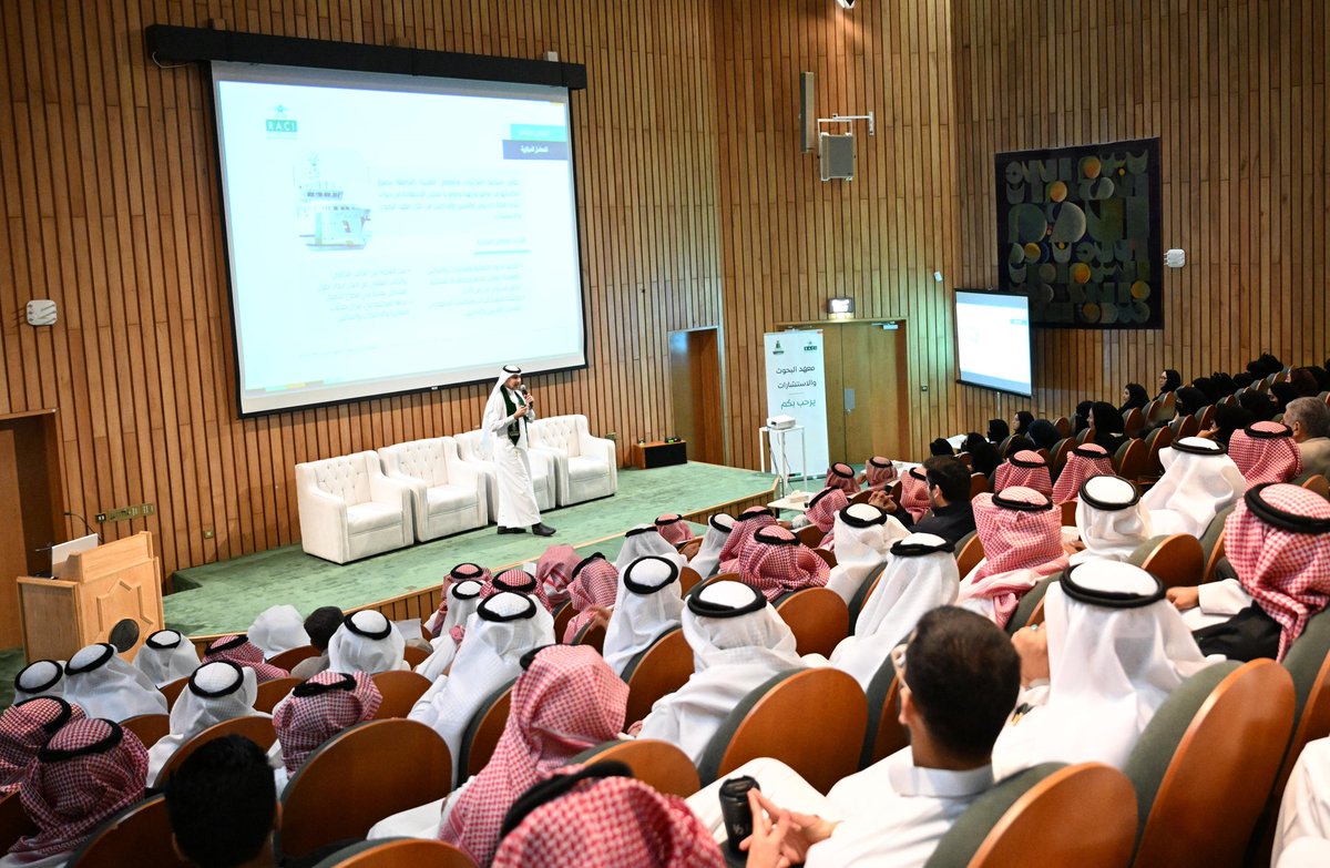 لقاء مثمر نظمه معهد البحوث والاستشارات بجامعة الملك عبدالعزيز حول استثمار الكفاءات وتطوير الخدمات الاستشارية والتدريبية. خرج اللقاء بتوصيات هامة لتعزيز التعاون بين الجامعة والقطاعين العام والخاص والمساهمة في تطوير الكفاءات الوطنية. #جامعة_الملك_عبدالعزيز #رؤية_السعودية_2030