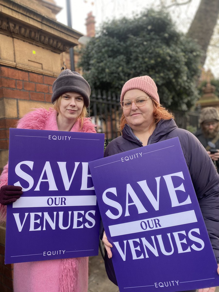 🚨SAVE APPLECART ARTS🚨
 
This morning Equity members &amp; community activists called on Newham Council to save @applecartarts from closure. Applecarts is a much loved creative space in East London &amp; source of freelance work.
 
Sign the petition: megaphone.org.uk/petitions/newh…