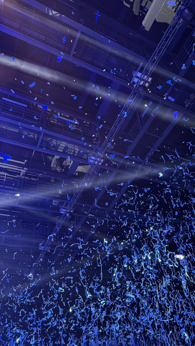 kkuky0's tweet photo. 저 다시 날라갈래요 https://t.co/0Ue2ktY7sH