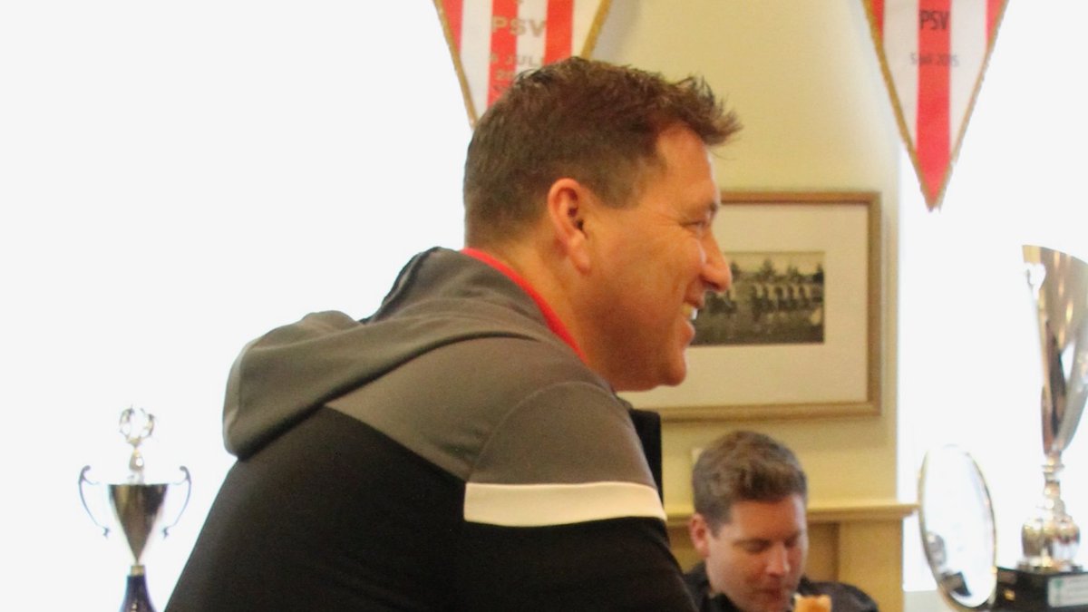 Na 6 jaar trainer van DOSKO 2 te zijn geweest is Ronald Adams bezig aan zijn laatste seizoen. Onder leiding van promoveerde de ploeg 2 keer.

svdosko.nl/ronald-adams-s…