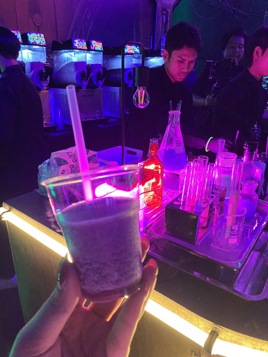 JayyWinchester's tweet photo. เราลงคลิปงาน #ArcaneWorldTH แล้วนะ
ใครที่ไม่ได้ไปอยากรู้ว่าในงานเป็นยังไงเข้าไปชมกันได้ค่ะ ในคลิปจะเป็นของวันที่ 2 นะคะ เราค่อนข้างประทับใจ(เพราะในไทยไม่ได้มีงานเกมนี้บ่อยๆ🤣) 
คลิปเต็ม: https://t.co/c3nlM07JAF

#Arcane #Arcaneworld #LeagueOfLegends https://t.co/4C8j7Mi93p