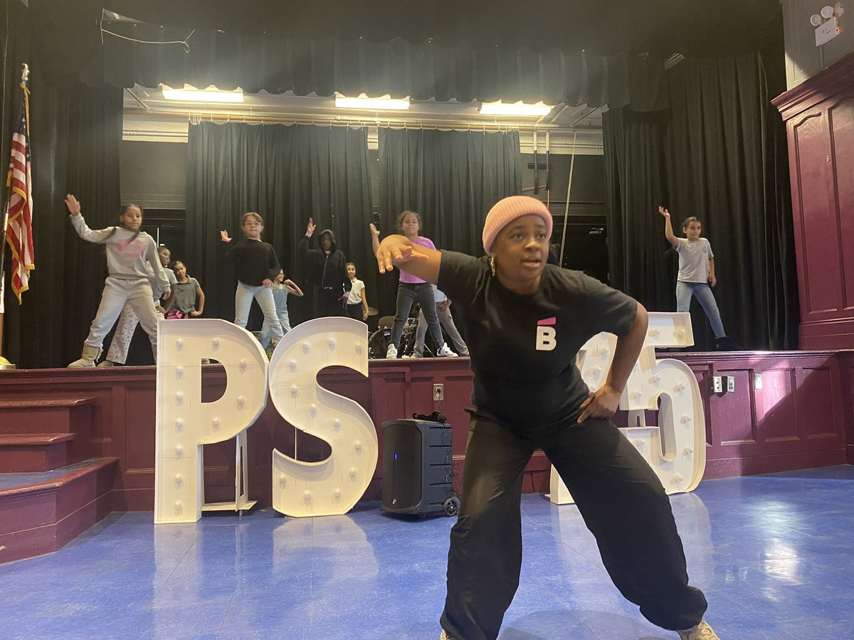 TheraErickson's tweet image. From the classroom to the dance floor—PS.75 and Ballet Hispánico are bringing the hip and the hop to every step! Time to get down with some serious rhythm. 💥🎶 #HipHopAtPS75 #MoveWithStyle @D8Connect @jen_joynt @NYCSchools @BalletHispanico @CityYearNewYork #StudentSuccess