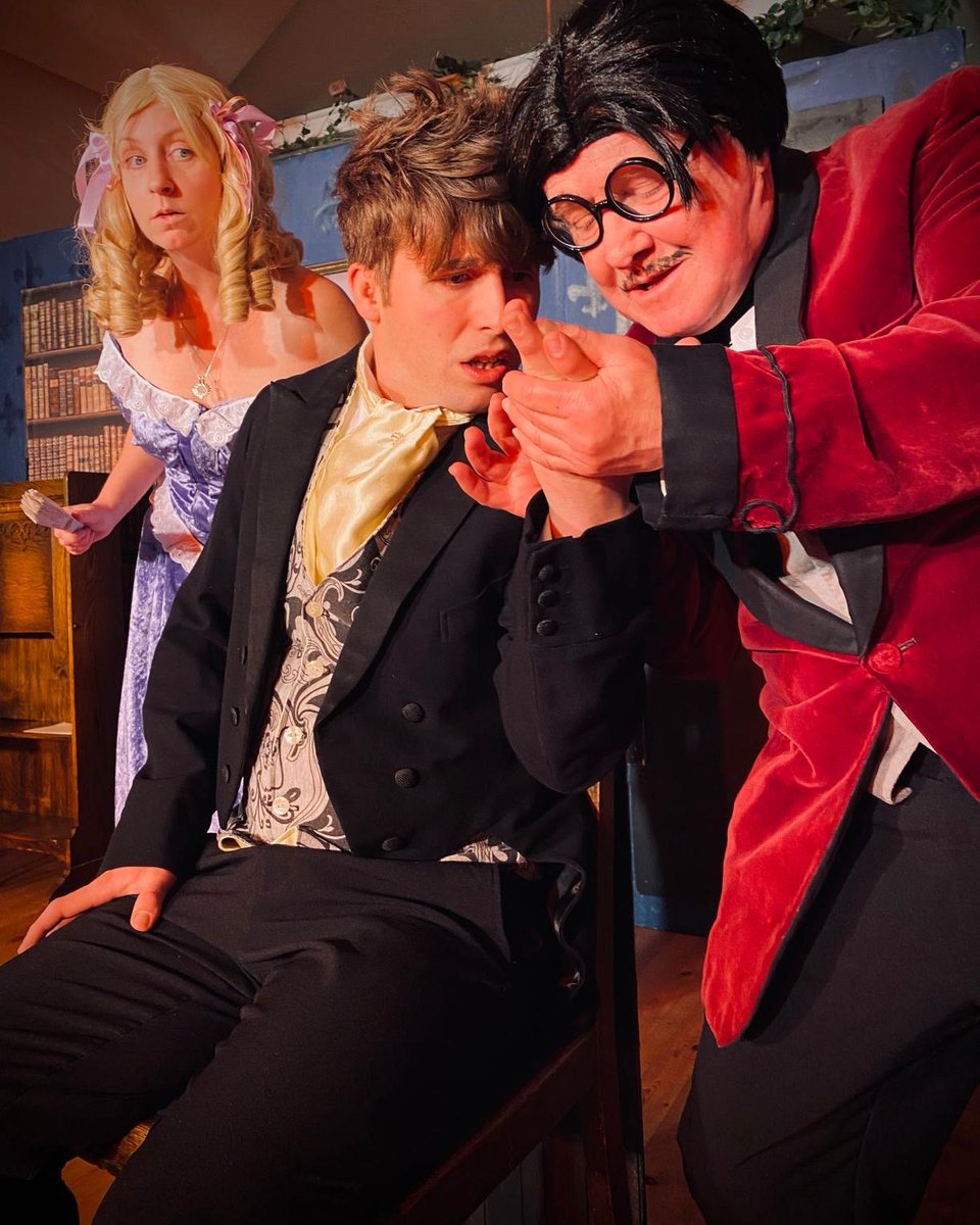 It’s Opening night for our hilarious production of ‘Murder Most Wilde’! Meet Lord Arthur Savile and a whole host of comical characters as he navigates the murky waters of Chiromancy, prophesy and true love. Buy your tickets now: buff.ly/3NSkHMS