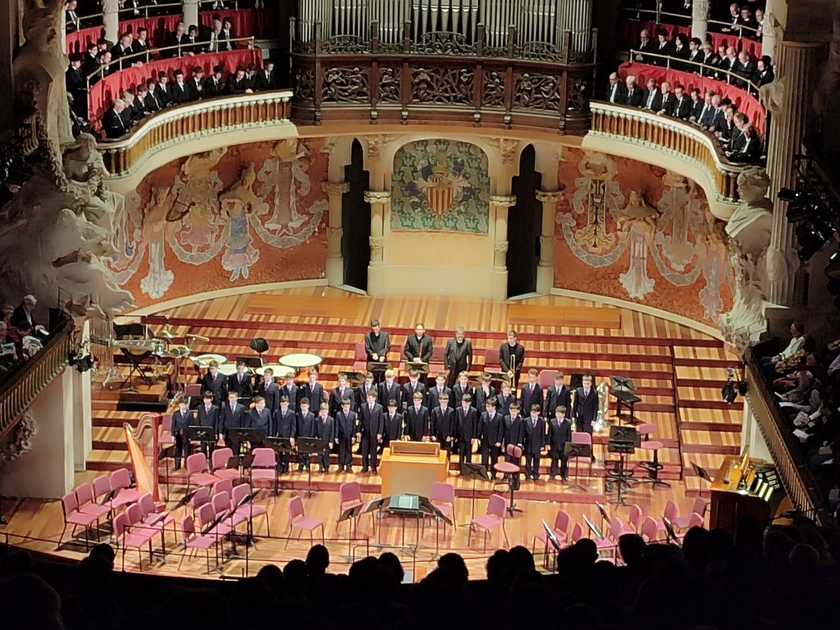 latinimus's tweet photo. Mil anys de música a Montserrat.
Estrena de “PACIS VISIO”, compost per @BernatVivancos, Andreu Diport, Miquel de Jorge, @CarlesPrat4 i Adrià Barbosa.
Direcció artística de @DanielMestreD
Hem assistit a una fita de la música coral mundial.
#montserrat #millenari #catalunya https://t.co/5Vqktf1R3n