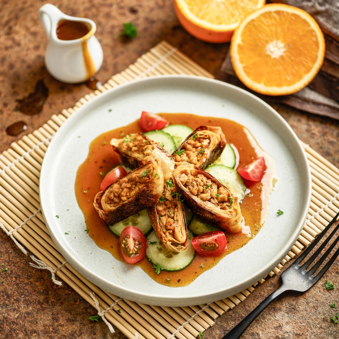 ZentrumGesund's tweet photo. 🌱 Vegane Peking-Ente – Beijing Style 🥢
Ob als besonderes Highlight auf Ihrer Tafel oder als exquisite Gaumenfreude zwischendurch – diese vegane Kreation bringt die Aromen Beijings zu Ihnen, ganz ohne tierische Zutaten! 💚
👉🏼 https://t.co/3FNeORd8lN
#VeganeKüche #PekingEnte https://t.co/LfbZsmrJ4v