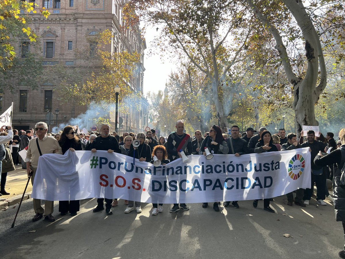 Comienza el camino hacia San Telmo. Miles de personas unidas por los derechos de las personas con discapacidad y una financiación justa.

💪 #JuntosPodemosEvitarlo