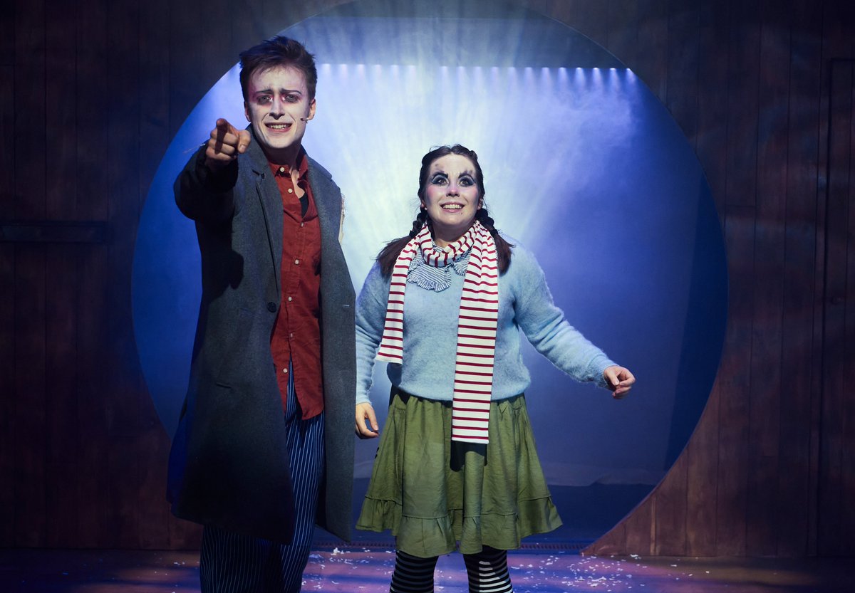 "Look! There’s the house! We’re home! We did it!"
Wickedly Wonderful: Hansel &amp; Grettel takes the stage in Oxford.

Until 4 Jan   |  🎫 bit.ly/3Be2Bli
The North Wall, Oxford
#Oxford #oxfordtheatre #oxfordshire #whatsoninoxford