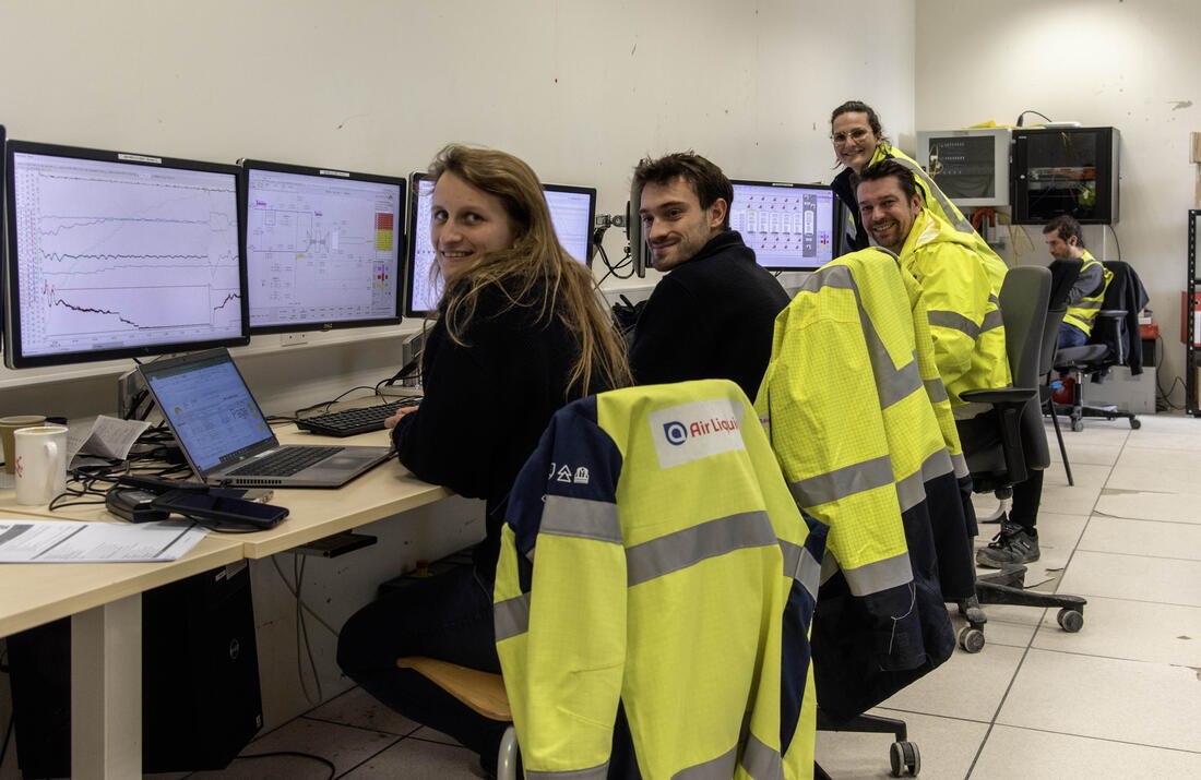Liquid helium at -269°C is flowing at ITER! This "mini-ITER" setup tests dynamic loads for future tokamak operations. A 3,500L test cryostat simulates the 25T helium system, ensuring readiness for plasma discharges. #FusionEnergy #ITER