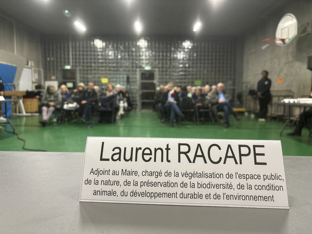 Laurent_RACAPE's tweet photo. Conseil de Quartier #Citroen #Boucicaut hier soir pour présenter les travaux passés et à venir au parc Citroën autour de  Ségolène Fouche, nouvelle Adjointe de quartier #Paris15 ⛲️ 🌳 🌸 https://t.co/k08kLhnQfp