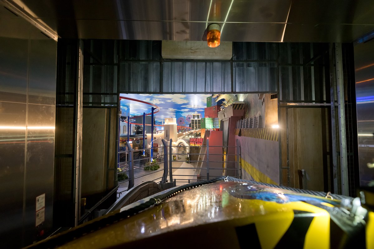 Interlink_LG's tweet photo. Going...going...GONE! 🌊

The view from the top of the boat elevator shaft at @transstudio_id Cibubur is enough to send shivers down any rider’s spine. The stunning perspective across the indoor theme park is quickly interrupted by the heart-pounding plunge! 💦 https://t.co/IG116pggmr