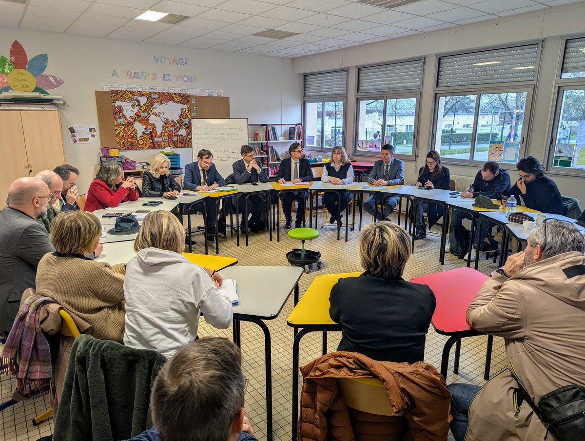Académie de Normandie (@ac_normandie) on Twitter photo 📅Journée internationale des personnes en situation de handicap
Visite du dispositif d'accompagnement à l'inclusion scolaire de l'école Arc-en-ciel 2 de Vernon avec la rectrice <a href="/ChGavini/">Christine Gavini</a> et le directeur général adjoint de <a href="/ars_normandie/">ARS Normandie</a>. 📅Journée internationale des personnes en situation de handicap
Visite du dispositif d'accompagnement à l'inclusion scolaire de l'école Arc-en-ciel 2 de Vernon avec la rectrice <a href="/ChGavini/">Christine Gavini</a> et le directeur général adjoint de <a href="/ars_normandie/">ARS Normandie</a>.
