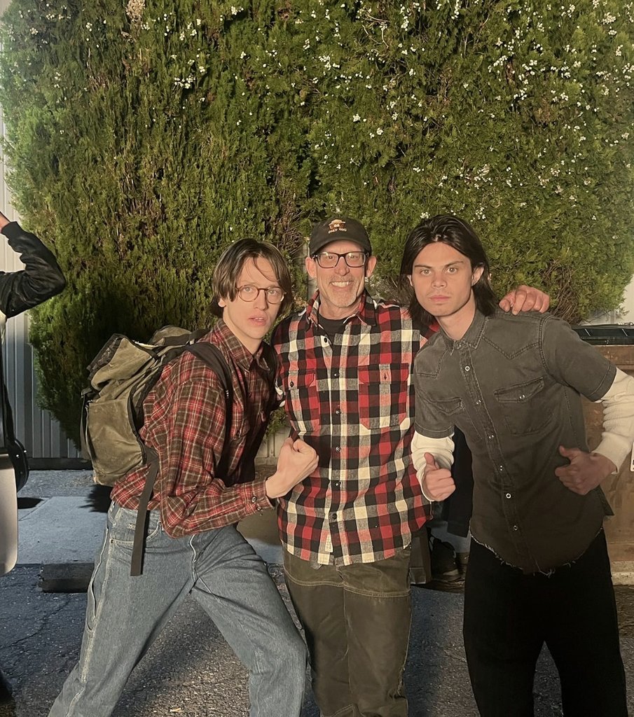 percy_updates's tweet photo. New 📷: #PercyHynesWhite and Nat send us greetings from North California ⛰️ And our boy looks fantastic with the new hairstyle and glasses! 😳😍🧎‍♀️

Via Rose Danzy https://t.co/LJ1ey1sBB8