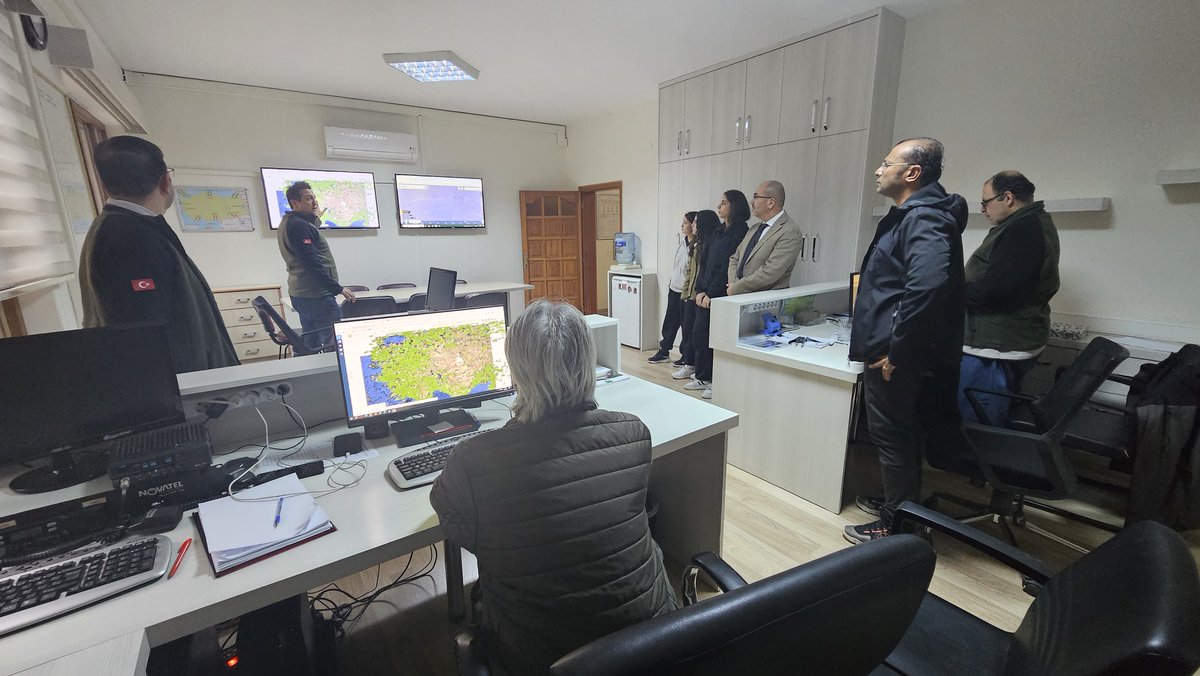 Denizli Lisesi Müdürü Ahmet Bozdeveci ve Matematik Öğretmeni Salih Eliri ile öğrenciler “TÜBİTAK 2204 Projeleri” kapsamında hazırladıkları “Orman Yangınları Projesi” ile ilgili bilgi almak için Bölge Müdürlümüzü ziyaret ettiler...