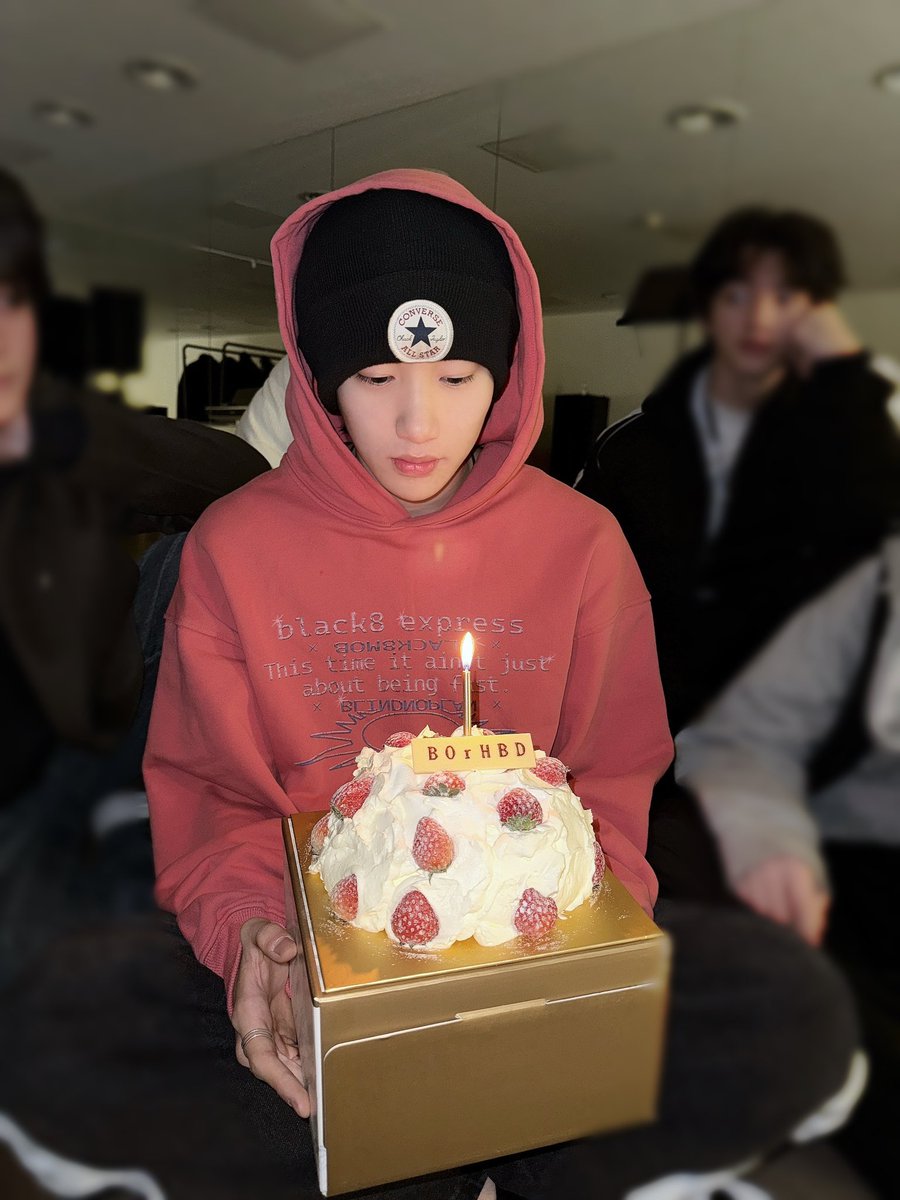 ChromosomeEG's tweet photo. What a happy birthday! Birthday cake for everyone!🍰～

#HappyYuboDay
#ChromosomeSeeds #Yubo https://t.co/bsAAq2KFA2