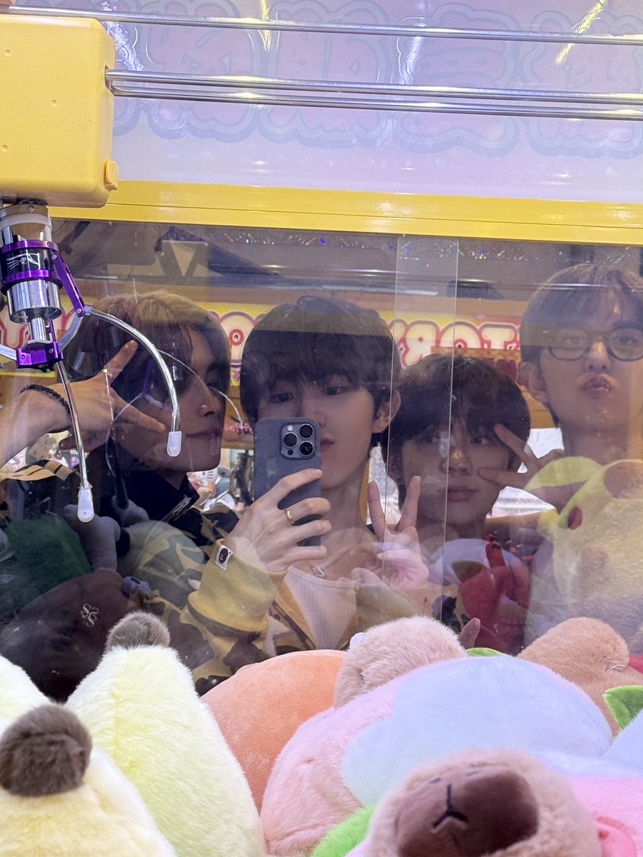 MEMBERS_8TURN's tweet photo. 야시장즈 🎇🎆

#8TURN #에잇턴 #エイトターン
#명호 #MYUNGHO #ミョンホ
#경민 #KYUNGMIN #ギョンミン
#윤규 #YUNGYU #ユンギュ
#승헌 #SEUNGHEON #スンホン https://t.co/GxcX5fqrZz