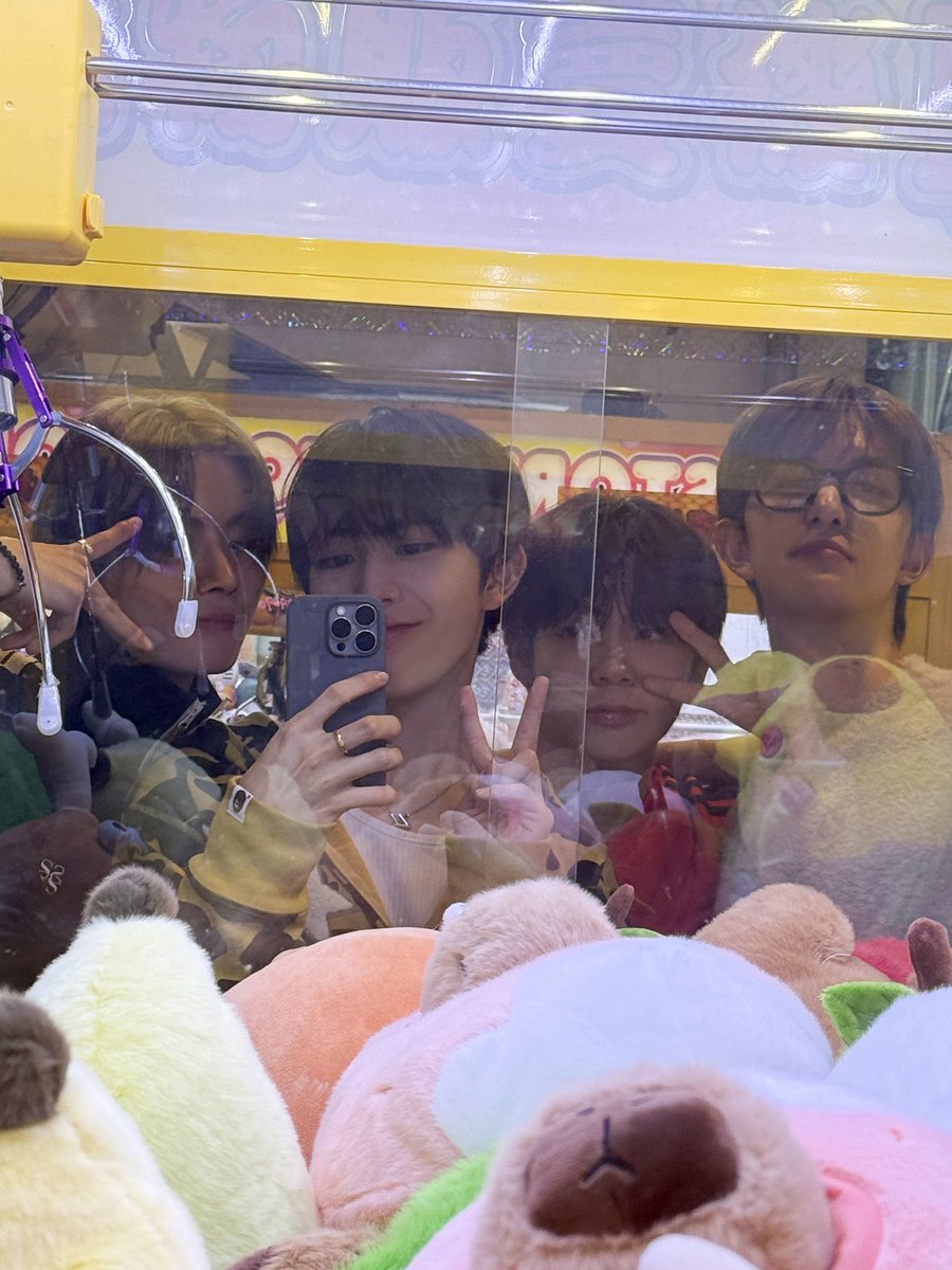 MEMBERS_8TURN's tweet photo. 야시장즈 🎇🎆

#8TURN #에잇턴 #エイトターン
#명호 #MYUNGHO #ミョンホ
#경민 #KYUNGMIN #ギョンミン
#윤규 #YUNGYU #ユンギュ
#승헌 #SEUNGHEON #スンホン https://t.co/GxcX5fqrZz