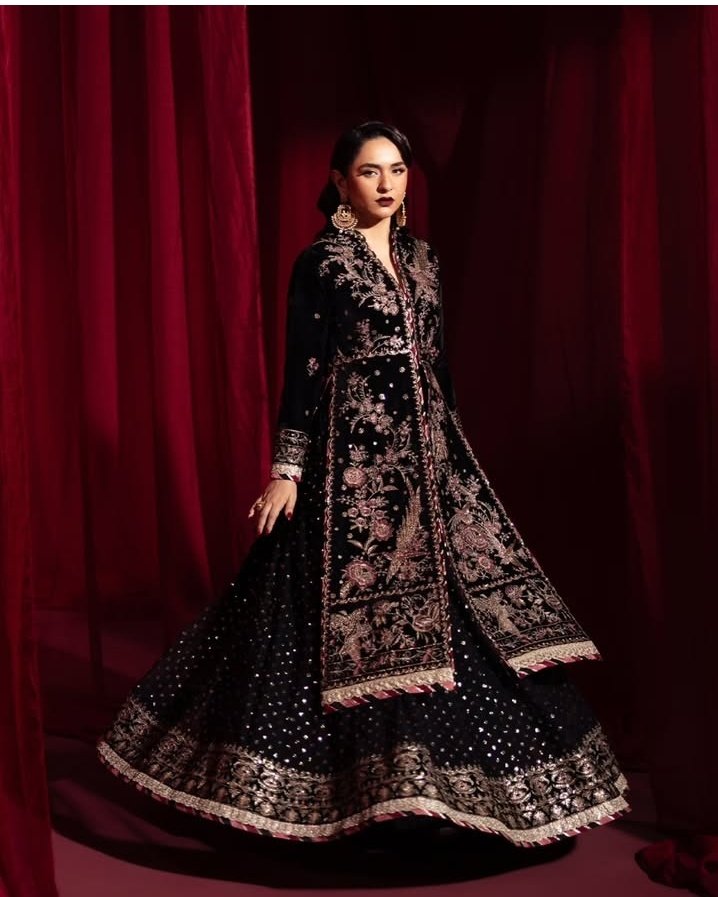 lookatthestar03's tweet photo. Makhmal collection X Yumna ✅ 

Asim Jofa 's Brand collaboration.

#YumnaZaidi https://t.co/cjfywkr6Yg