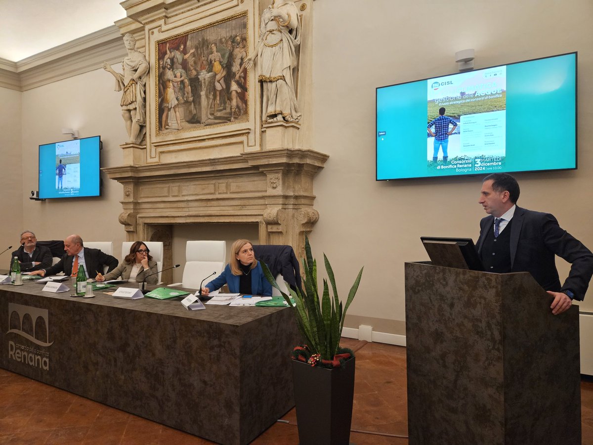 fai_cisl's tweet photo. #Bologna, #3dicembre, approfondimento organizzato dalla #FaiCisl sulla crisi #climatica e il ruolo strategico dei Consorzi di #Bonifica. Interviene Attilio Toscano, Professore ordinario di #idraulica e sistemazioni idraulico-forestali alla @Unibo 
A seguire, tavola rotonda tra Alessandro Bratti, Segretario Generale dell’Autorità distrettuale del Fiume Po-MiTE e Massimo Gargano Segretario nazionale SNEBI e Direttore Generale di @ANBI_Nazionale, moderati da Ilaria Visentini de il @sole24ore
Concluderà i lavori @OnofrioRota Segretario Generale #FaiCisl nazionale.