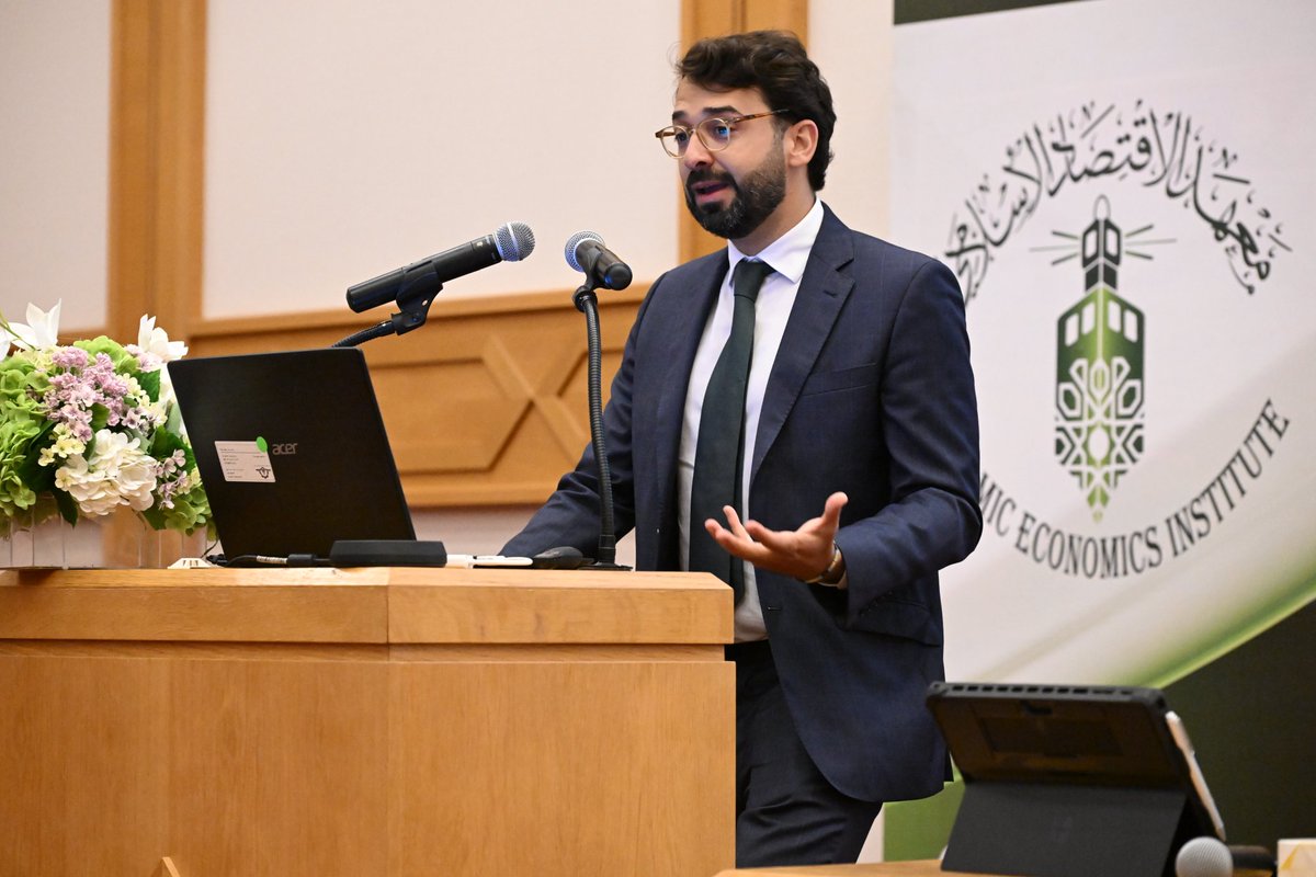 kauedu_sa's tweet photo. نظمت #جامعة_الملك_عبدالعزيز ممثلةً بمعهد الاقتصاد الإسلامي بالتعاون مع المركز السعودي الإسباني للاقتصاد والتمويل الإسلامي مؤتمر الاستدامة 2024 تحت عنوان "تأمين المستقبل: دور التمويل الإسلامي في التنمية المستدامة"، والذي يهدف إلى تعزيز دور التمويل الإسلامي في تحقيق أهداف التنمية المستدامة. وشهد المؤتمر مشاركة واسعة من الباحثين والمختصين والمهتمين بالشأن الاقتصادي والبيئي.